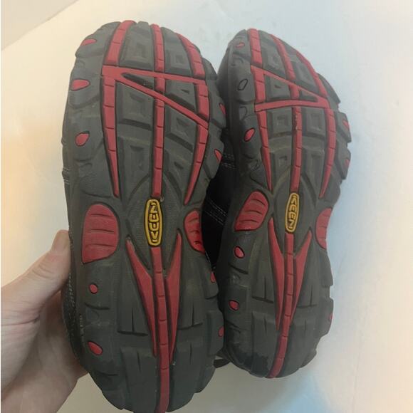 Keen oakridge black/red hiking shoes size 2 - Picture 4 of 6